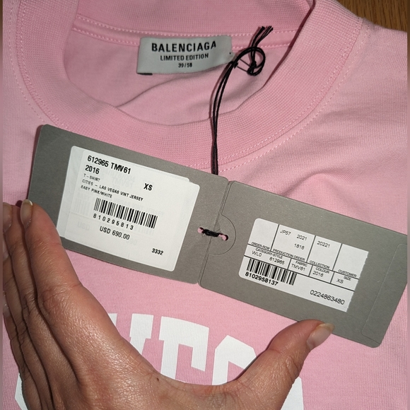 16. NWT BALENCIAGA CITIES LIMITED EDITION LAS VEGAS T-SHIRT (39/50) - Picture 5 of 7